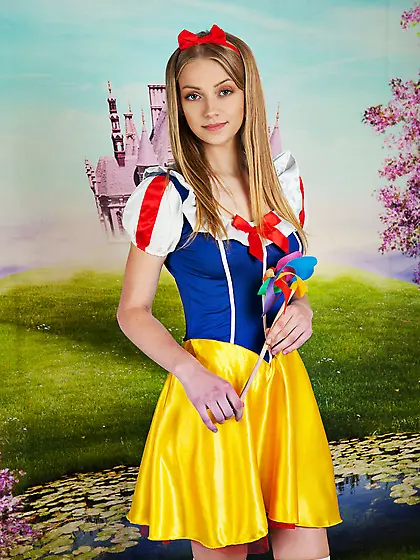 Fan of cosplay proves curious photographer that she is proud own