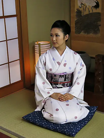 Japanese babe Yui Watanabe gets orally pleased and blacked