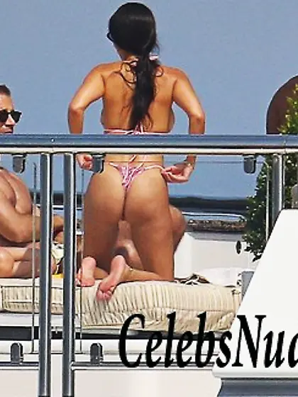 Kourtney Kardashian & Kendall Jenner Wearing Thong Bikinis I