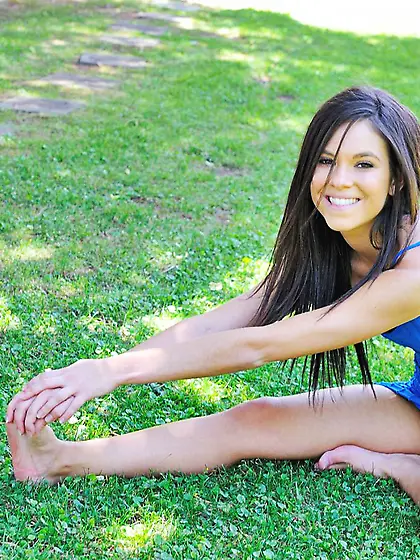 Pantyless shaved pussy teen Brooke FTV in tight blue mini dress