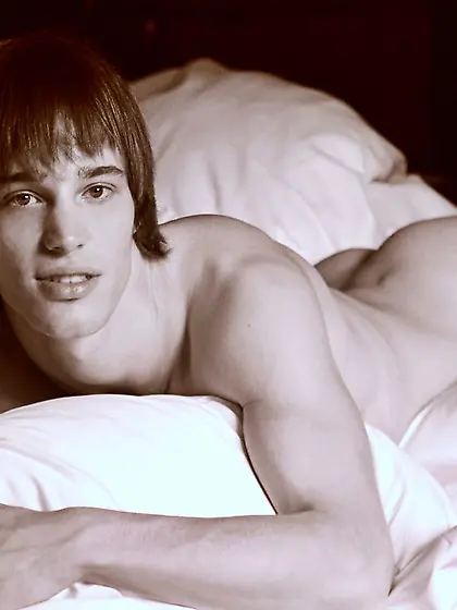 White gay michelslim striptease