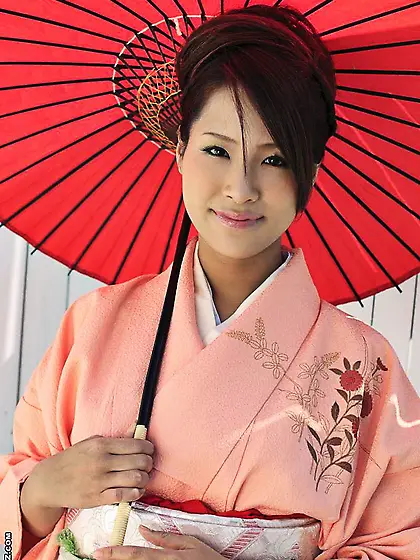 Beautiful oriental geisha Akira Ichinose is pleasing the dick wi