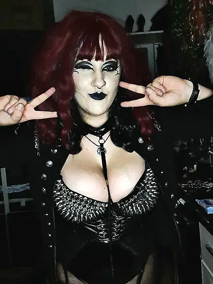 Sexy Gothic Queen