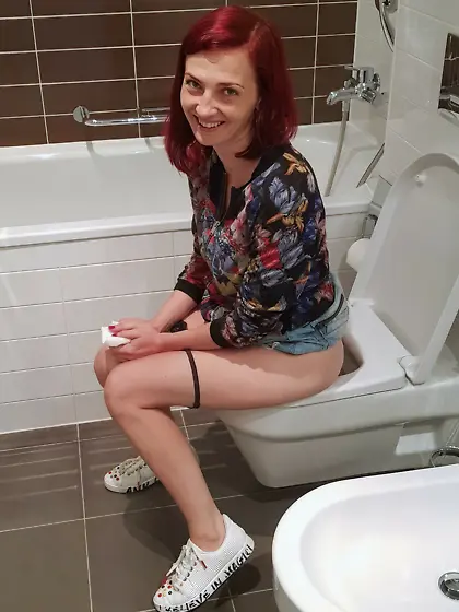 Toilet hotties