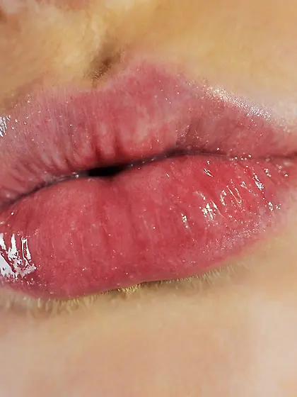 Young brunette with a firm ass showing her readied labia on came