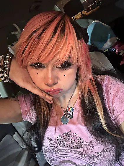 Scene e girl tits n selfie