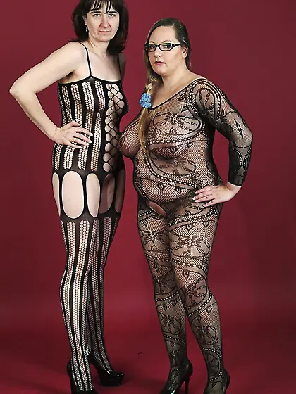 Chubby brunette plays tits