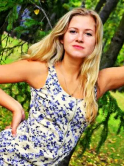 19 yo blonde Almira willing to perform: Dancing.