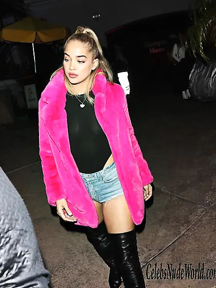 Jasmine Sanders Ass Cheeks While Getting Into A Car