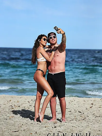 Elizabeth Jayne Tierney Snapping Selfies With D Bags