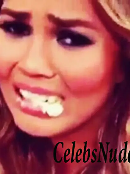 Chrissy Teigen sexy photo