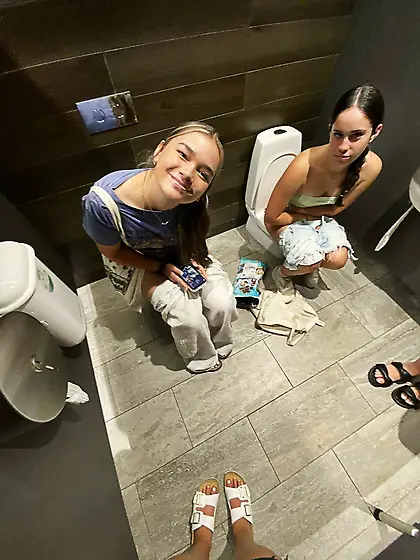 Pissing girls