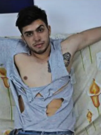 Brunette francis4u perform close