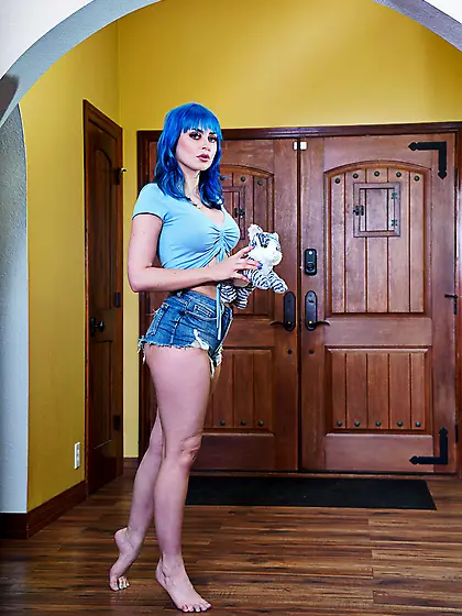 Blue-haired vixen play sex