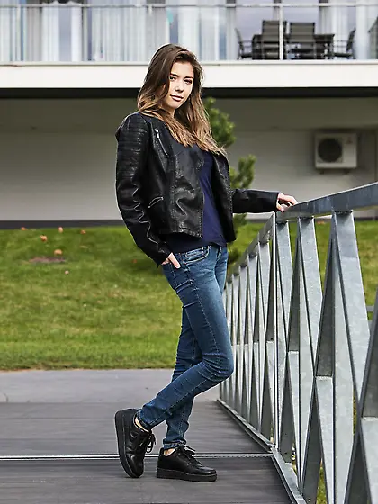 Beautiful chick is masturbating and sunbathing on top of the roo