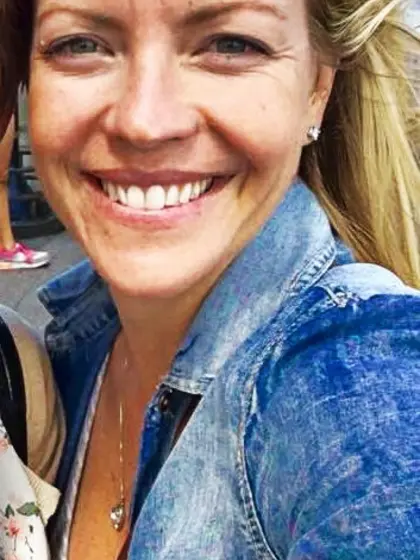 Leslie showing off her nice tits on spring break