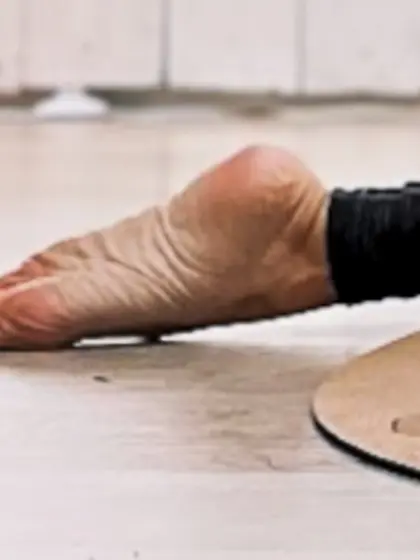 Voyeur Teen feet foot barefeet barefoot toes soles