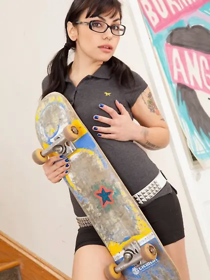Nerdy skateboarding girl with tattoos likes to tease boys with n