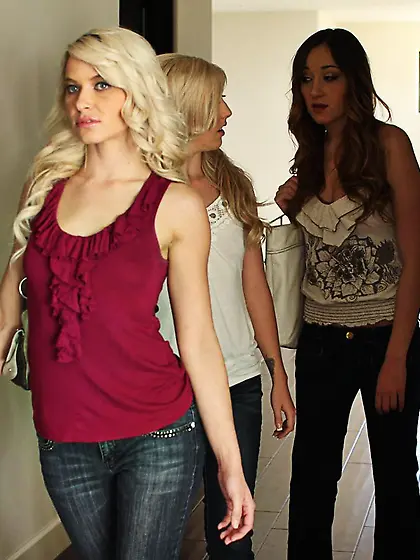 Callie Cobra and two more sweet girls give head to lucky guy and