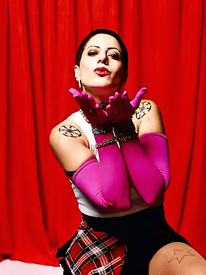 Flor Alba: Handjob Kisses