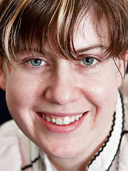 Geeky gal with pale tits wants to show her naughty bits