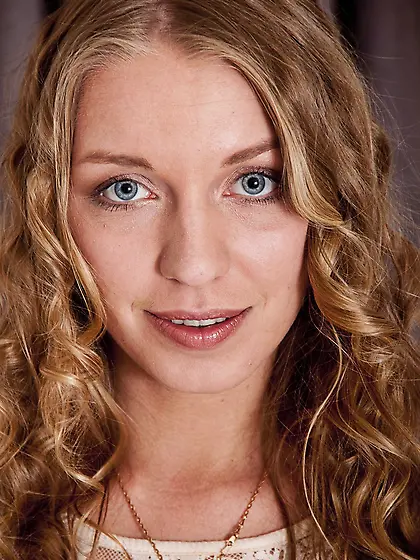 Mary Dream shows off her nude body with a curl in her blonde hai