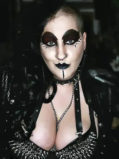 Sexy Gothic Queen