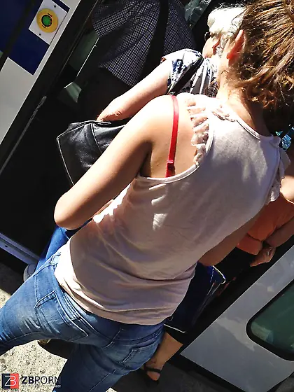 Candid bootie teenager