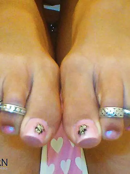 Handsome soles,  jaw-dropping toes