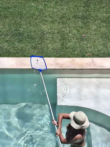 Espiada en la pileta