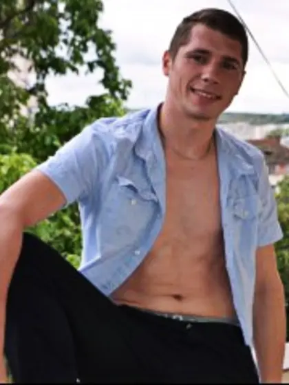 Blonde dudu4u perform close