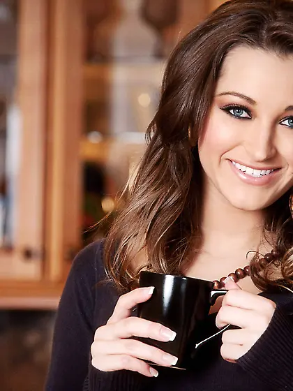 Dani Daniels thrusts a long finger into her slit while drinking