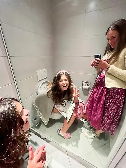 Pissing girls