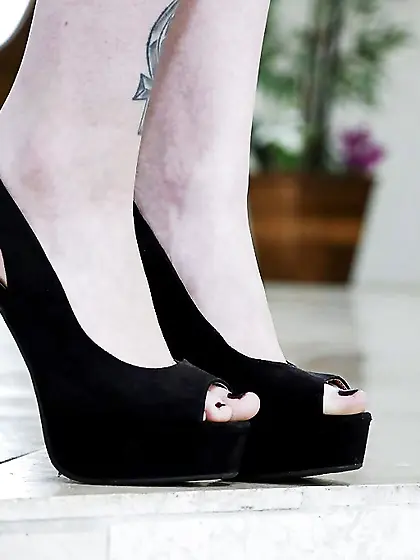 Brunette foot fetish