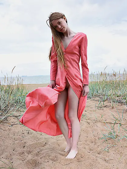 Skinny babe walks naked around spacious field dressed only in a