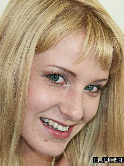 Natalli Di Rossa takes her pink panties off on the bed and swall