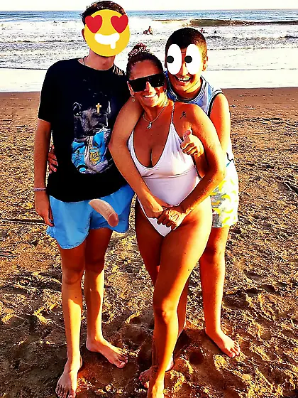 Milf hot cameltoe and ass (3)