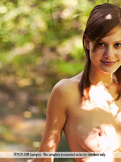 Busty brunette hottie Lea Femjoy goes skinny dipping and makes j