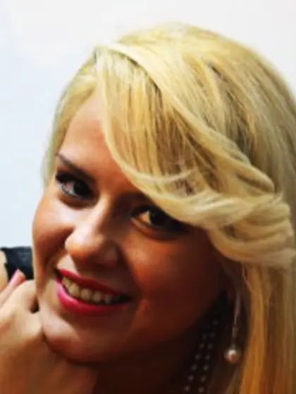 Blonde royaloneroyal perform butt