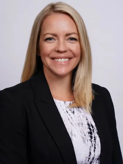 Leslie showing off her nice tits on spring break