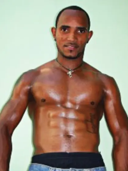 25 yo brunette Manuelt.