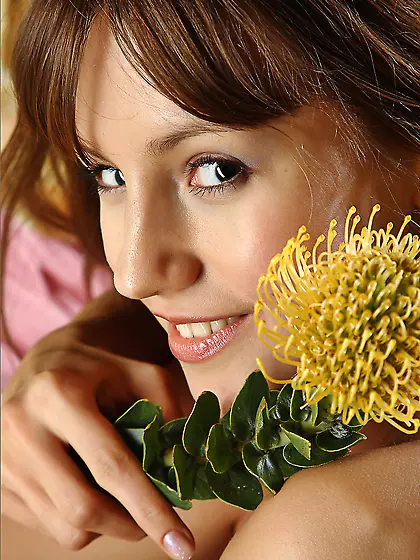 Showing her hot young slim body is a specific arousal for hot Al