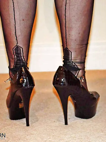 Platform high high-heeled shoes