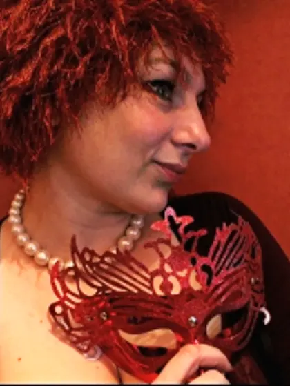 Brunette sara perform dancing