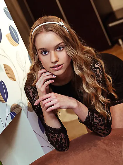 Antalizing strawberry blonde wearing