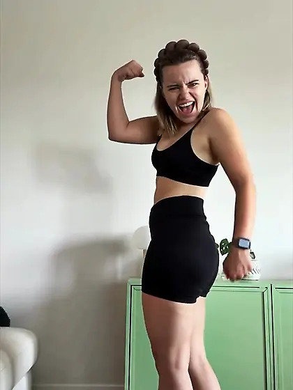 Petite teen Roos in the gym