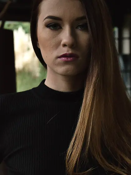 European wenches shows tight orifices that look perfect for pene