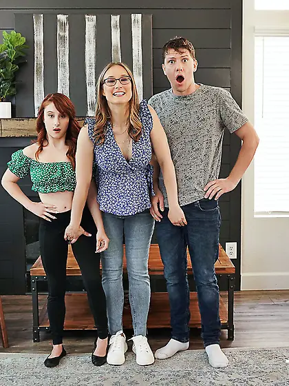 Bess Breast with her friends Ophelia Kaan, Penelope Kay and Sama