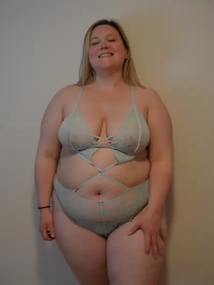 Cheating Slutty BBW wife loves to pose