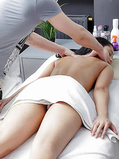 Masseur fucks brunette client's pussy in spoons position and fro